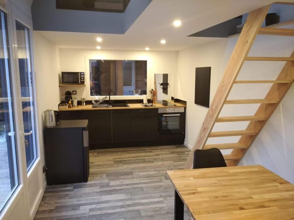 Sejour Au Jardin De Cupidon Avec Jacuzzi Et Sauna Balbigny Exterior foto